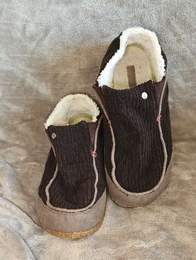 Cozy Brown Slip-On Shoes - Lined Casual Sneakers Mens Size 11